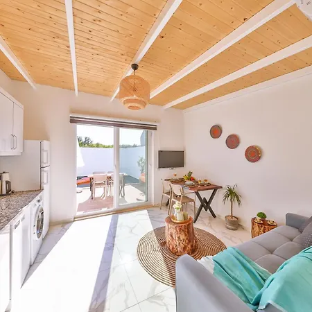 Ay Apartment *