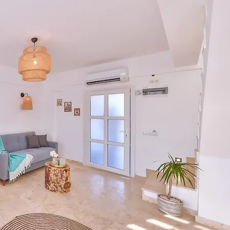Ay Apartment *